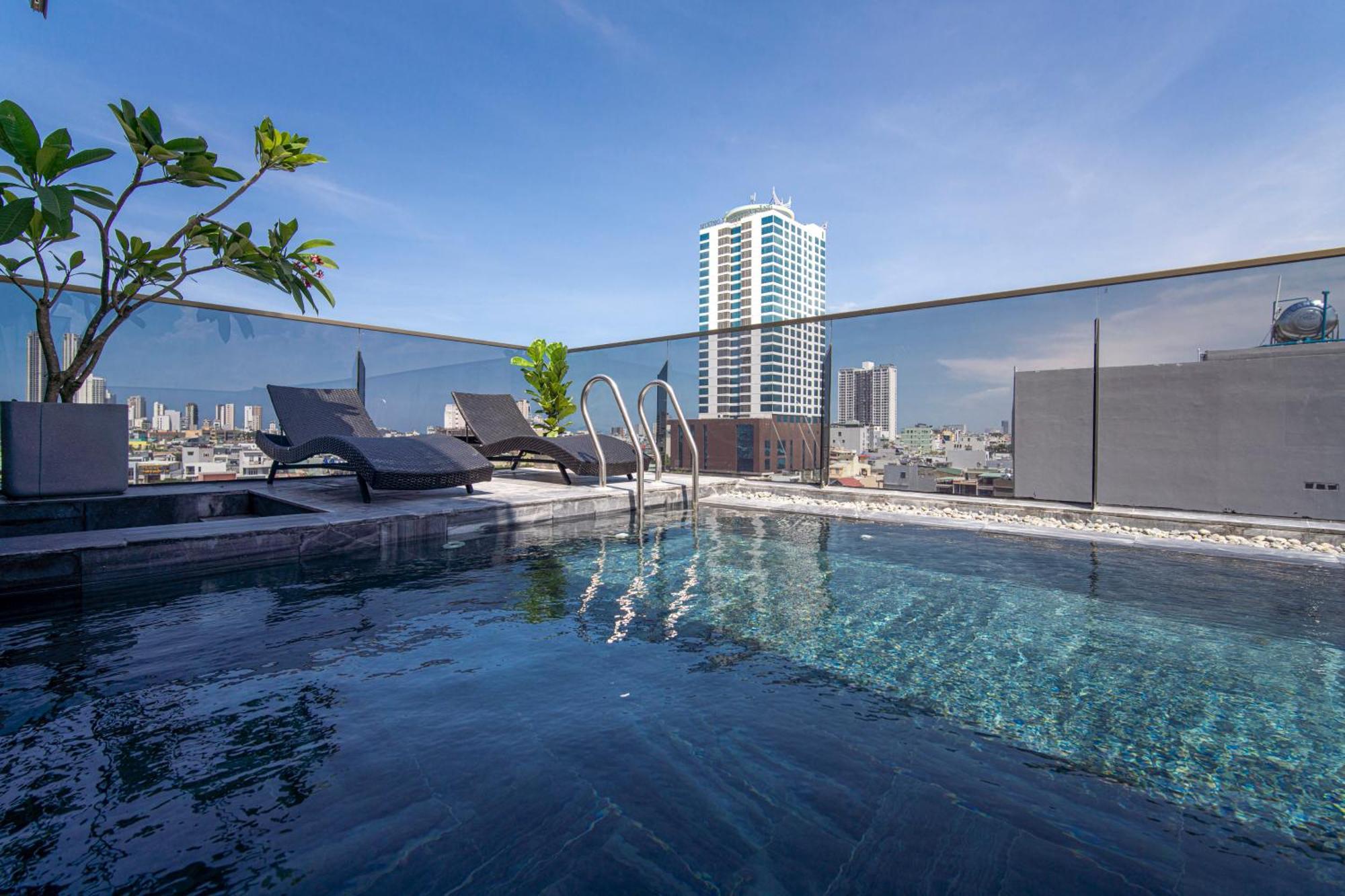 Hsuites Riverside Hotel And Apartment Дананг Екстер'єр фото